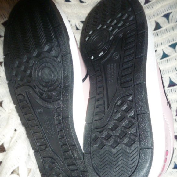 NEW- Hello Kitty by Sanrio Women's Pink Casual Court Sneakers sz10 - Picture 5 of 12